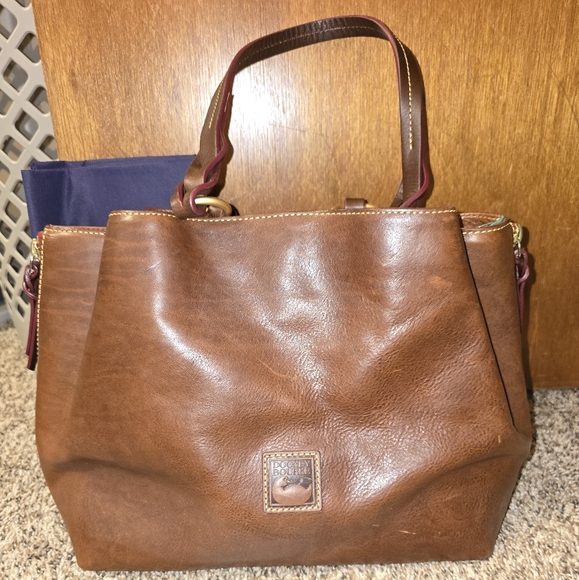 Dooney&Bourke Large zip Barlow - Picture 1 of 5